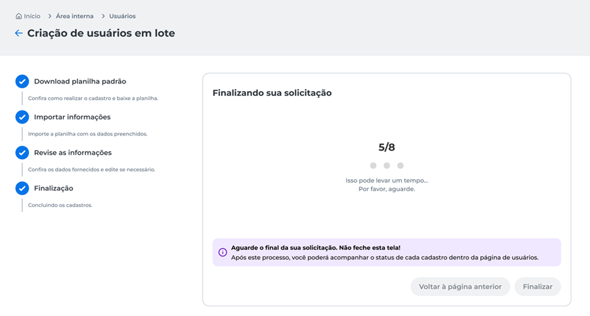 Tela do portal e-commerce exibindo a opção para upload da planilha preenchida com dados dos usuários e suas permissões, etapa do processo de criação em lote.