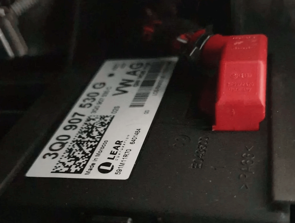 绿色圆圈表示 J533 连接器