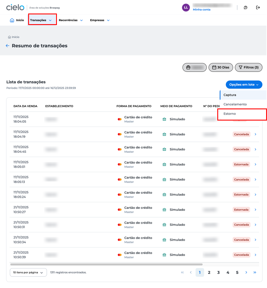 Tela do Portal E-commerce mostrando lista de transações e menu “Opções em lote” aberto com a opção “Estorno” destacada.