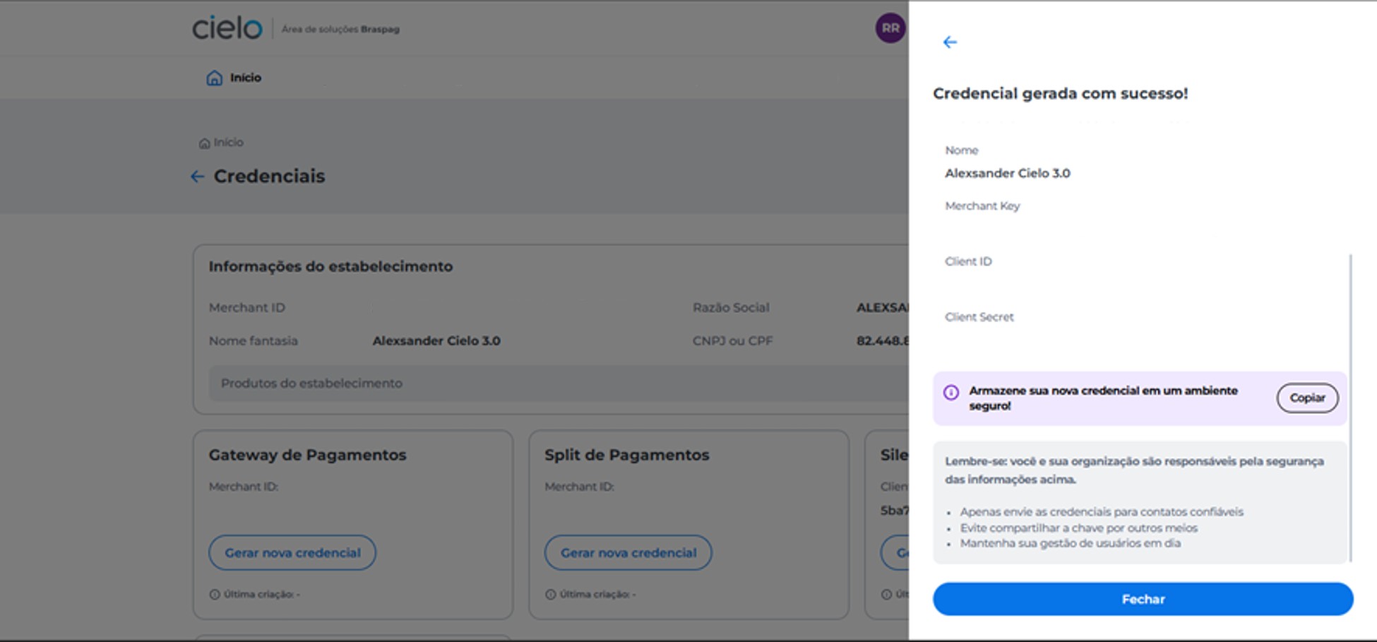 Janela de confirmação exibindo mensagem de sucesso após gerar a credencial de Split. A tela mostra os dados da nova credencial e um botão “Copiar”, que permite copiar as informações para armazenamento em local seguro.