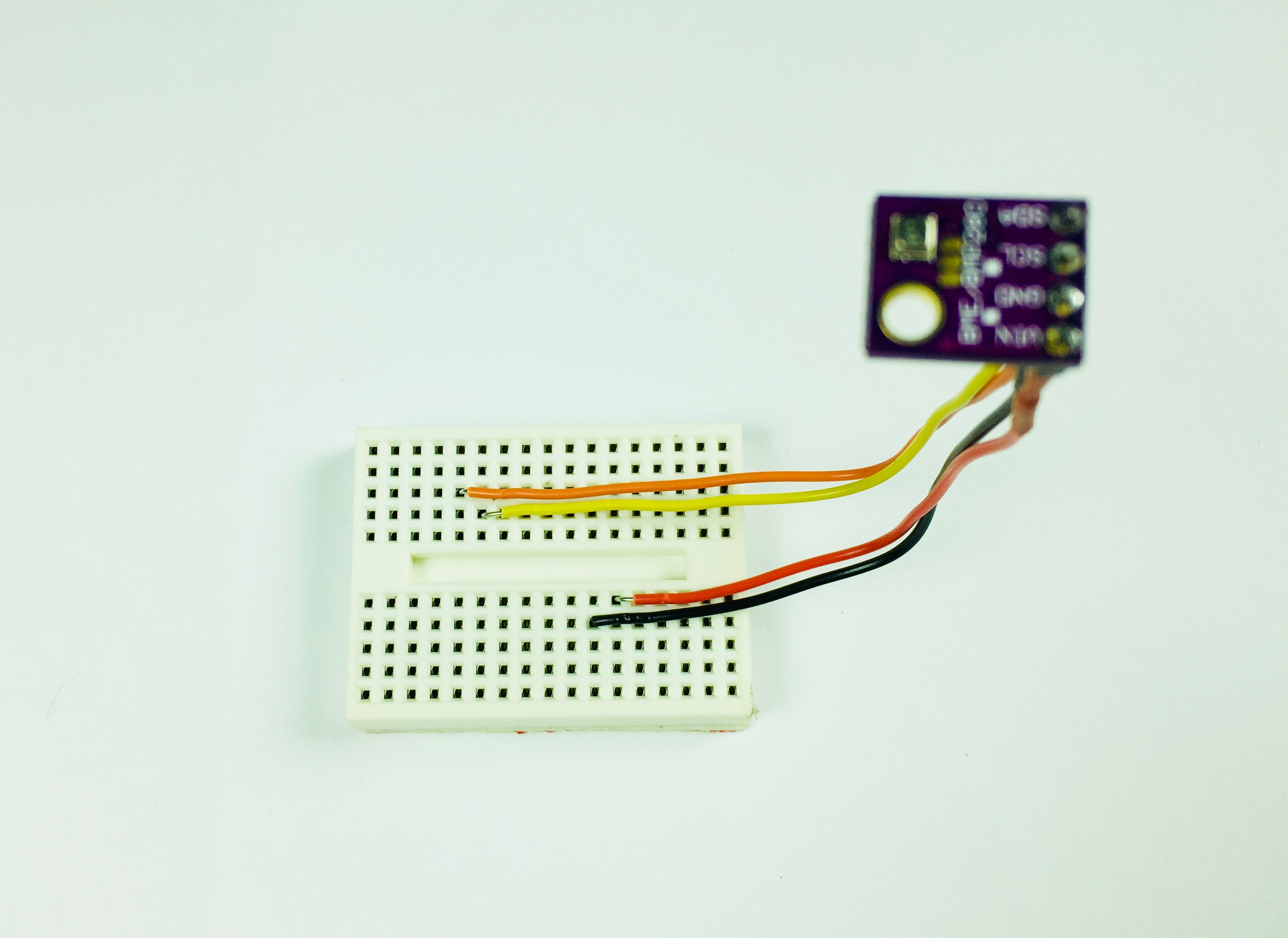 BME280 sensor connected to breadboard.