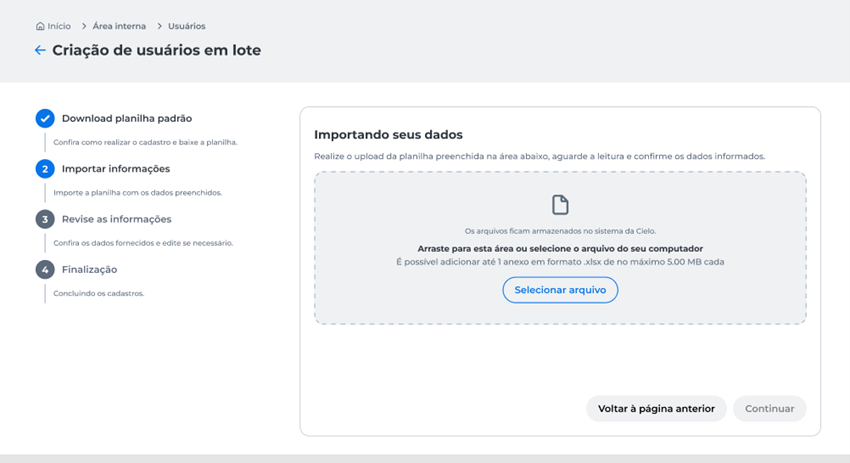 Tela de importação da planilha no portal e-commerce, onde o usuário pode carregar o arquivo preenchido com os dados e permissões dos usuários para criação em lote.
