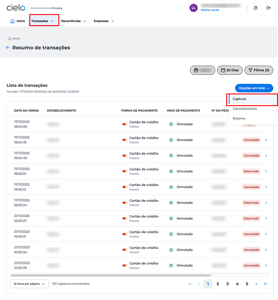 Tela do Portal E-commerce mostrando lista de transações e menu “Opções em lote” aberto com a opção “Captura” destacada.